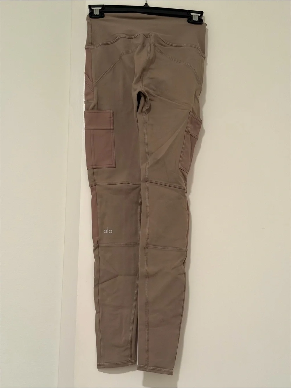 $134 ALO YOGA LEGGINGS SIZE XS